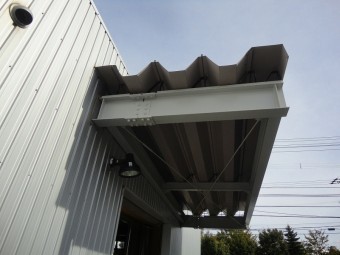庇
