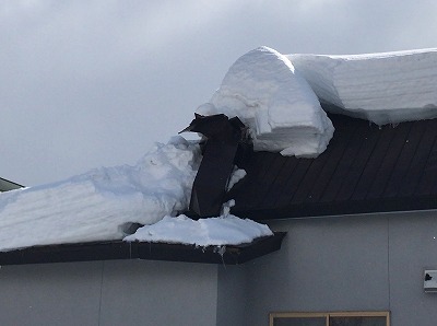 札幌市で屋根の雪により煙突が倒壊してしまったお宅の現場調査に伺いました。